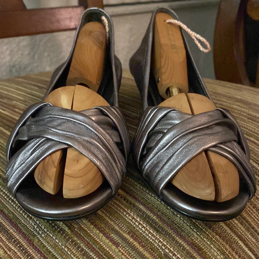 Nike air Cole Haan sandals wedge style metallic gray